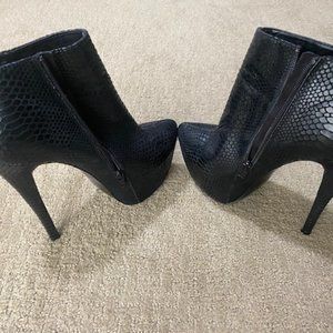 Steve Madden Viral Black Snake Skin Booties